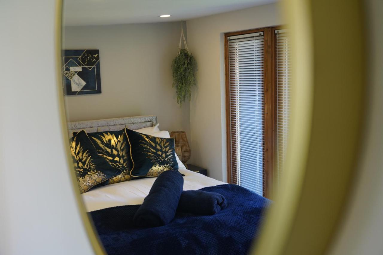 Cosy 1 Bed Garden Close To Centre - Free Parking & Wifi Apartment