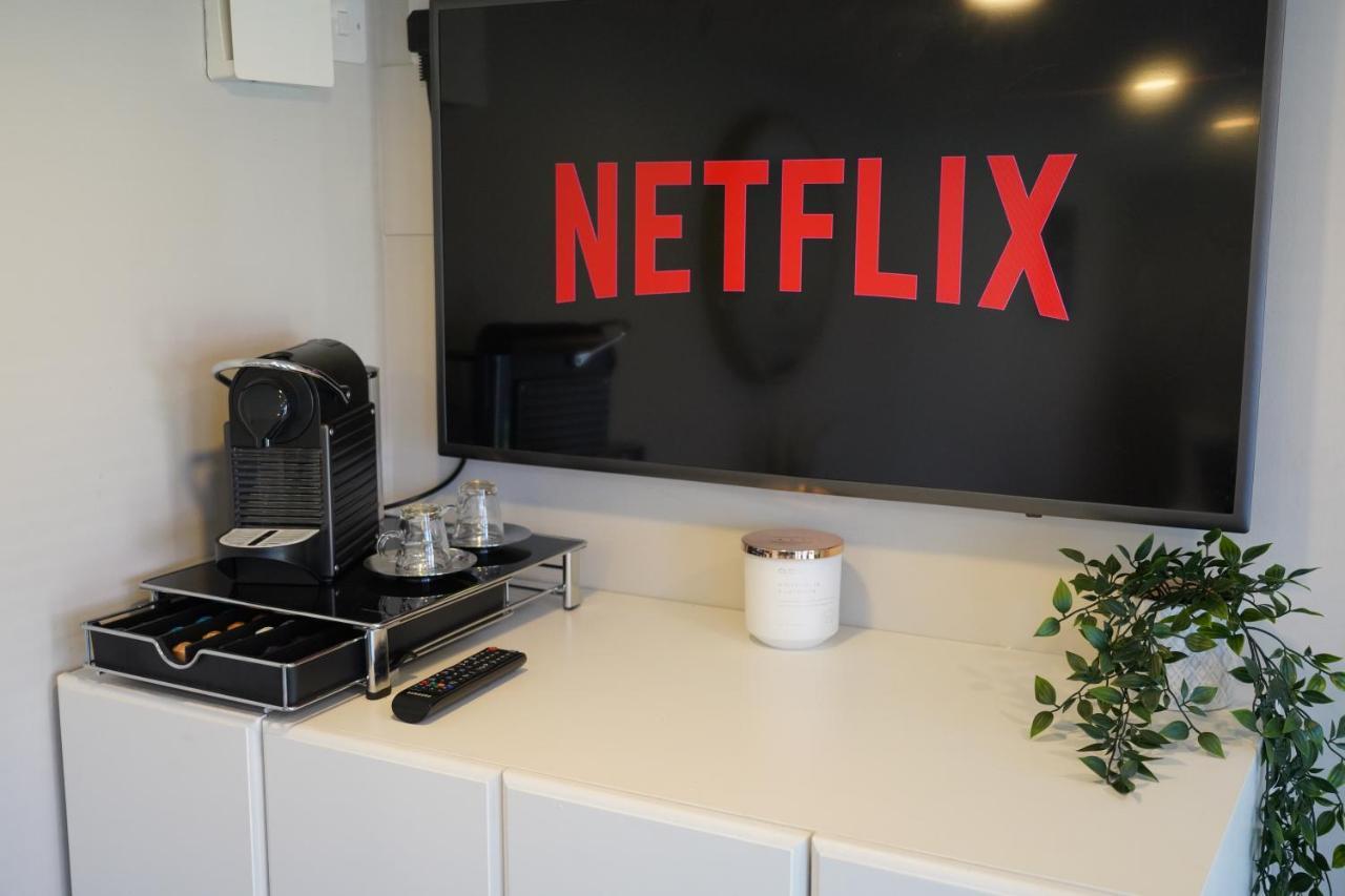 Cosy 1 Bed Garden Close To Centre - Free Parking & Wifi *