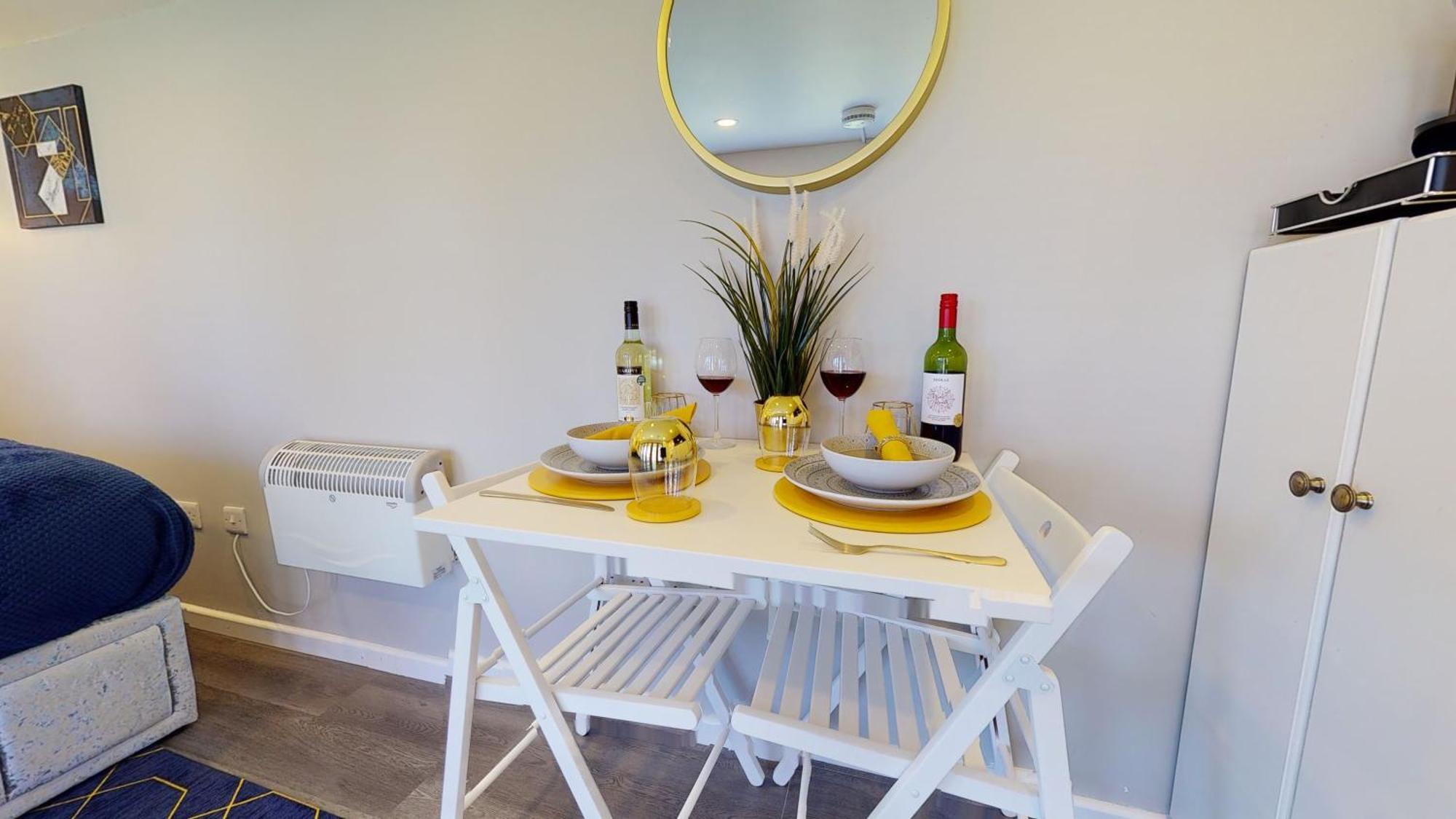 Cosy 1 Bed Garden Close To Centre - Free Parking & Wifi